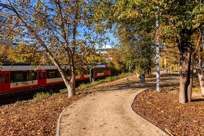 Park linearny na Służewcu w Warszawie pod koniec budowy