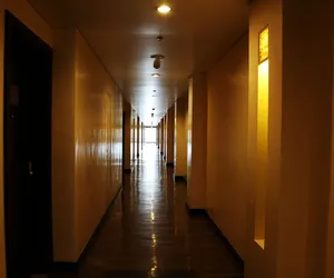 Tragiczny finał awantury polsko-ukraińskiej! 46-latek wypadł z 2. piętra hotelu w Płońsku