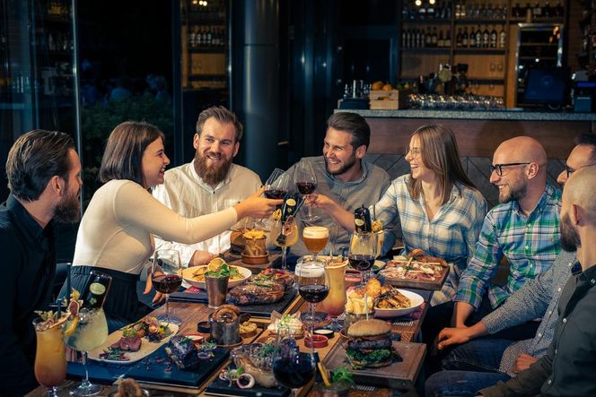 Indian Steak w Poznaniu – wyjątkowa restauracja w City Park, idealna na spotkania z przyjaciółmi