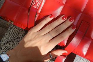 Jesień na paznokciach mieni się kolorami. Oto najmodniejszy manicure nadchodzącego sezonu! 