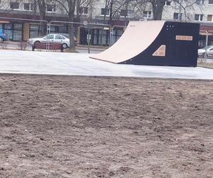 Skate Park Starachowice. Większość urządzeń już zamontowano