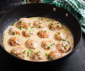 Te pyszne pulpeciki serwuję z wyjątkowym sosem, który zawsze zachwyca. Wszyscy proszą o dokładkę!