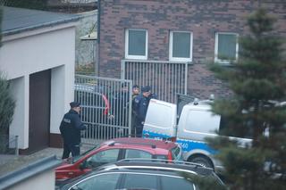 Brutalne morderstwo w Mławie. Odciął swojej siostrze głowę dwoma nożami. Jej ciało znalazły malutkie dzieci