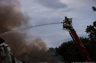 Wielki pożar w Kędzierzynie-Koźlu. Płonie hurtownia, na miejscu 20 zastępów straży pożarnej!
