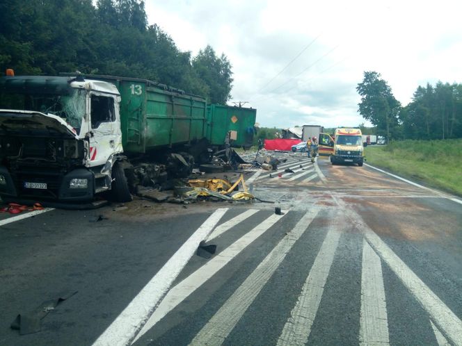 Wypadek na DK6. Zderzyły się ciężarówki