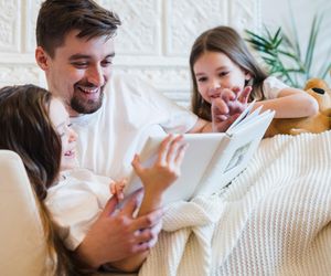 Czytanie dzieciom przed snem nie jest już domeną mam. Kampania #TataTeżCzyta odkrywa zaskakujące dane 
