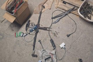 Skierniewice. 46-latka pracował w domu nad własną bombą. Policja mówi o arsenale [ZDJĘCIA].