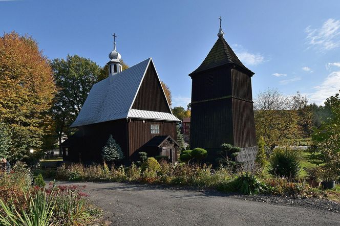 To dawna wieś duchowna w Małopolsce. Kiedyś była własnością klasztoru