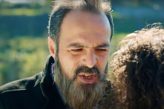 Melis naprowadzi porywacza na trop Zeynep. Dojdzie do tragicznego wypadku i dziewczyna zostanie pojmana.