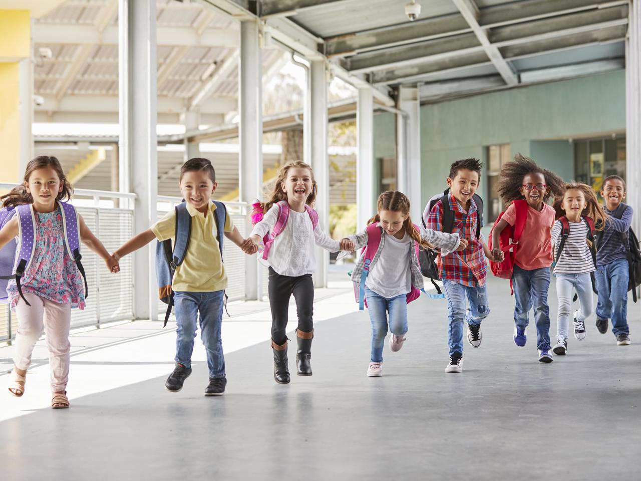 Relacje w szkole. Jak pomóc pierwszakowi odnaleźć się wśród kolegów?