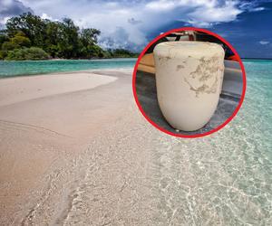 Urna z prochami na plaży. Policjanci byli zdziwieni szokującym znaleziskiem