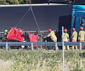 Ciężarówka zmiażdżyła auto nauki jazdy