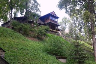 Ta małopolska willa jest perłą architektury. Kiedyś należała do sławnego poety, pioniera Młodej Polski 