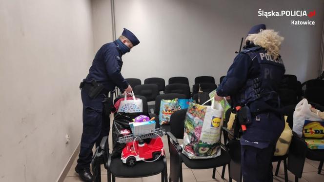 Katowice. Policjanci przekazali dary do domu dziecka