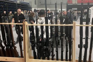 VII Ogólnopolski Zlot Miłośników Broni Palnej Pro ARMA 2025. Największy rewolwer świata waży 45 kg i trafił do Księgi Guinessa
