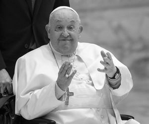 Papież Franciszek nie żyje.