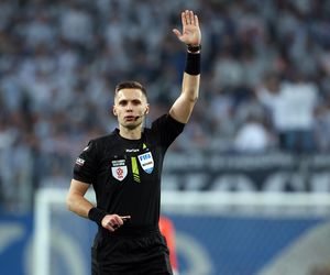 Polski sędzia piłkarski dostał cios w twarz! Pobito go na boisku, traumatyczne przeżycie