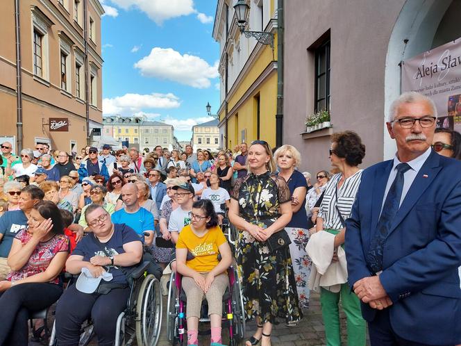 Odsłonięcie tablicy Krzesimira Dębskiego w Zamojskiej Alei Sław