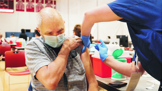 To był rok wirusa i skandali