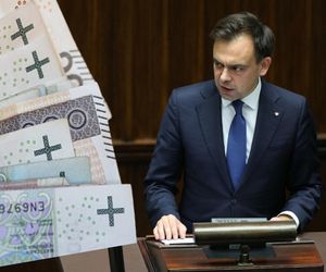 To koniec 800 plus? Minister finansów Andrzej Domański ujawnia