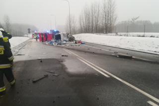 Wypadek na trasie Białystok - Sokółka. Bus zderzył się czołowo z ciężarówką.