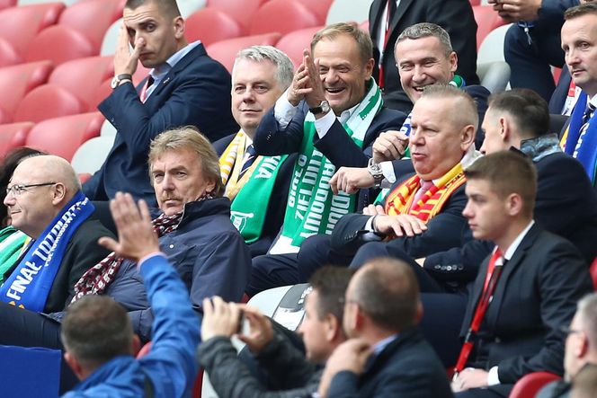 Politycy fani Lechii Gdańsk: Tusk, Wałęsa, Nawrocki, Kurski
