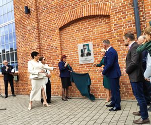 Rozpoczeły się obchody 20-lecia MSCW Elektrownia - Dziś odsłonięto tablicę upamiętniająca wieloletniego dyrektorka instytucji