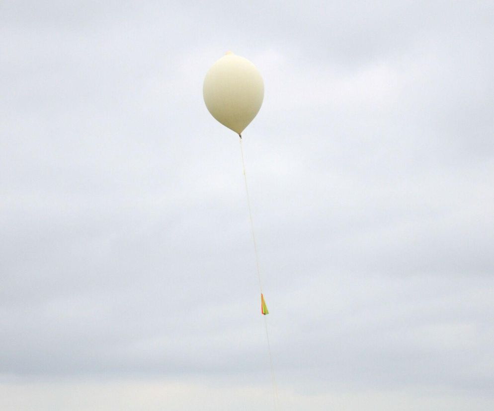 Rosyjski balon meteorologiczny spadł w okolicach Olsztyna. Obiekt został zabezpieczony