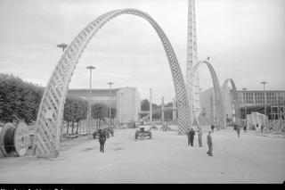 Powojenny Wrocław. Niektóre miejsca są wręcz nie do poznania! [GALERIA]