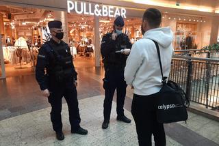 Policjanci szturmują galerie handlowe. Sypią się mandaty, koniec z pobłażaniem