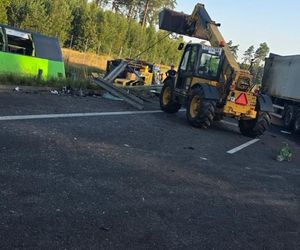 Dramat na S7. Autobus zderzył się z samochodem ciężarowym. Dziecko wśród poszkodowanych
