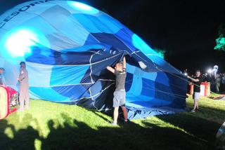 W dzień latały, nocą ziały ogniem. Nocny pokaz balonów w Nałęczowie 