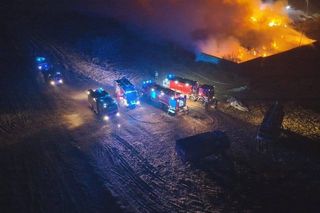 Strażacy walczyli z ogniem na składowisku odpadów w Bełżycach