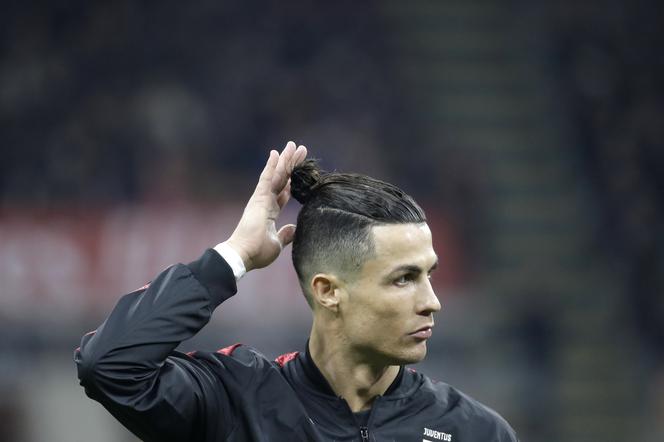 Cristiano Ronaldo w ubraniach za blisko 14 tysięcy! Tak stroi się na kwarantannie [ZDJĘCIE]