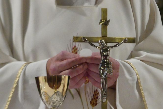 Ksiądz oskarżony o molestowanie seksualne 7-latka UNIEWINNIONY! Skandal pod Radomiem