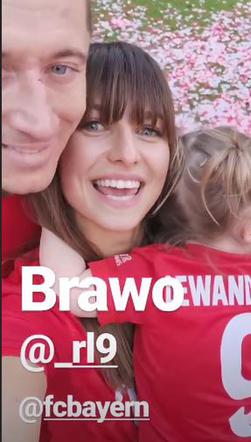 Anna Lewandowska z córką Klarą i mężem Robertem świętuje mistrzostwo Niemiec Bayernu
