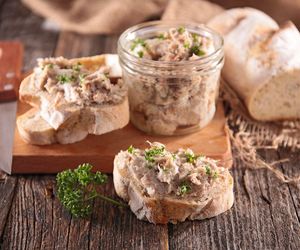 Pyszna i aromatyczna pasta mięsna do chleba. Sekretem jej smaku są nieoczywiste składniki 