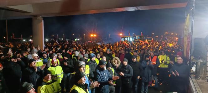 Koniec rolniczego protestu na S5 koło Leszna! Niebawem przywrócony zostanie ruch na drodze