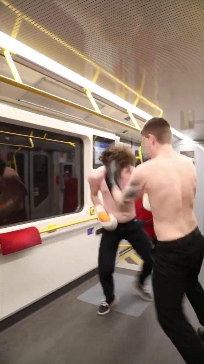 Nielegalna walka w metrze w Warszawie. Szokujące sceny w pociągu! 