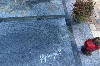 u spoczywa Krzysztof Krawczyk