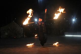 WOŚP 2023 w Krakowie: Fire Show w Nowej Hucie w wykonaniu grupy Spontan Fire