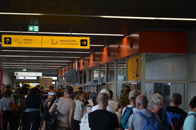 Powitanie Sławosza na warszawskim lotnisku