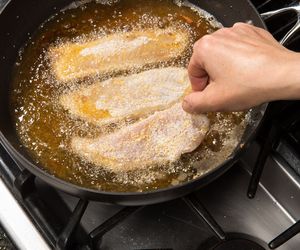 Smażona ryba lepsza niż nad polskim morzem. Wszystko dzięki patentowi od babci