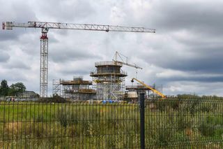 To będzie największy pomnik Matki Boskiej na świecie. Konstrukcja rośnie coraz szybciej, zobaczcie zdjęcia [GALERIA] 