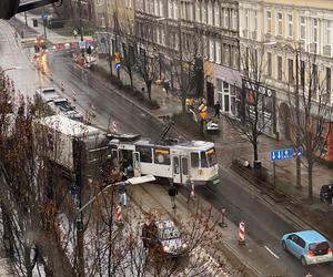 Zderzenie tramwaju z ciężarówką na Krzywoustego