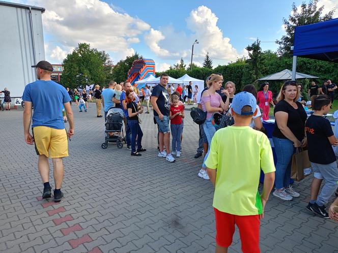 Uczestnicy wydarzenia chętnie zapoznawali się z tajnikami codziennej pracy siedleckich strażaków