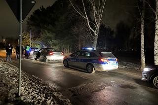 Pościg za kradzioną toyotą przez 5 powiatów! Złodzieje porzucili auto i uciekli w las. Trwa obława