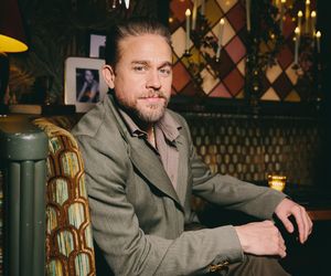 Charlie Hunnam zachwycił jako Ed Gein. Gdzie jeszcze zagrał gwiazdor Potwora? 