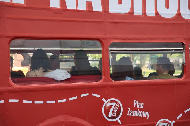 Czerwony autobus linii 7Days już na ulicach Lublina! Za nami inauguracja trasy podczas parady studentów