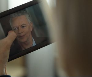 Barwy szczęścia, odcinek 3184. Wanda (Maja Barełkowska), zdjęcie Henryka (Zbigniew Suszyński)